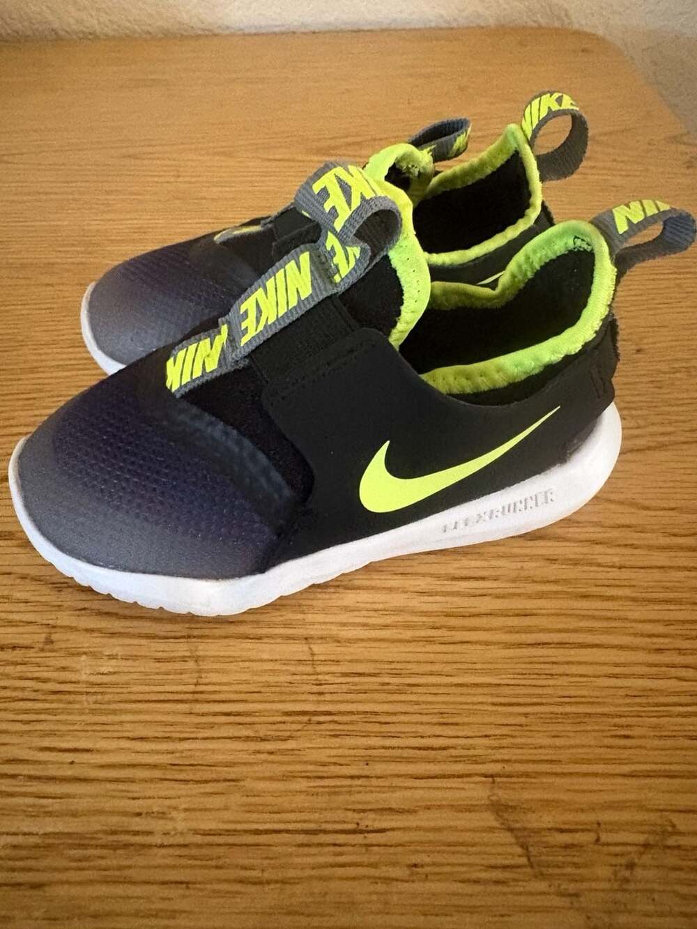 Nike Flex Runner Toddler Casual Running Shoe AT4665-019 Size 7C Black Neon Green